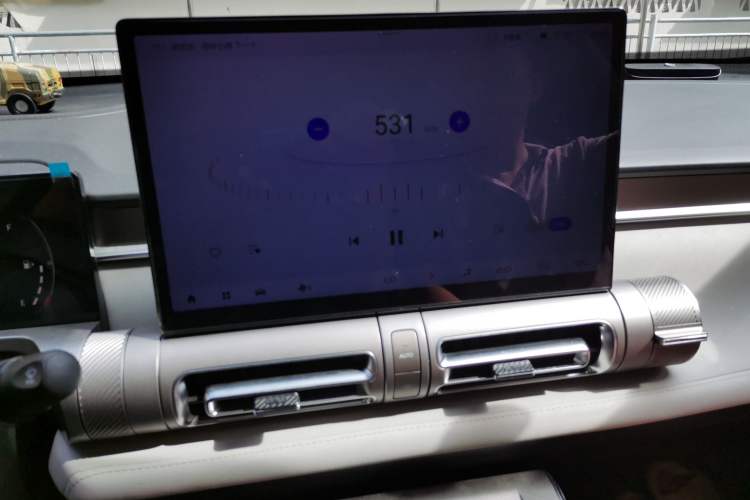 Used GAC Trumpchi EMKOO 2022 2.0 ATK TwinStar Pro Edition Audio And AC Panel