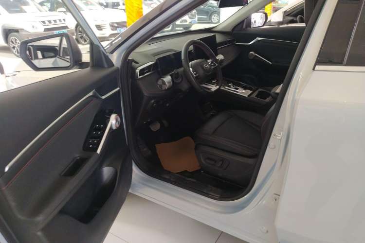 Used GAC Trumpchi EMKOO 2022 2.0 ATK Gemini Edition Driver Seat