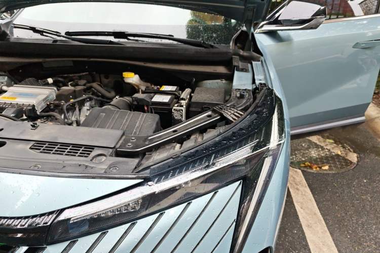 Used GAC Trumpchi EMKOO 2022 1.5T Supernova Pro Edition Engine Bay Left