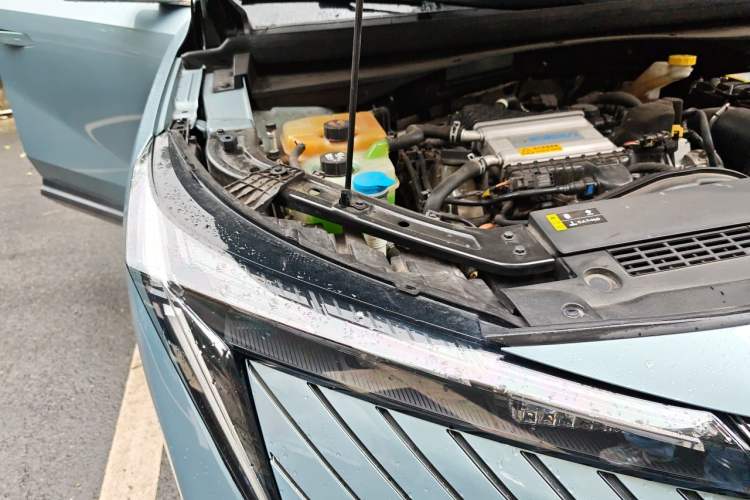 Used GAC Trumpchi EMKOO 2022 1.5T Supernova Pro Edition Engine Bay Right
