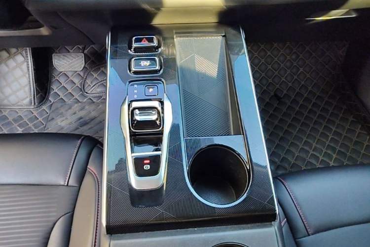 Used GAC Trumpchi EMKOO 2022 1.5T Supernova Pro Edition Gear Lever