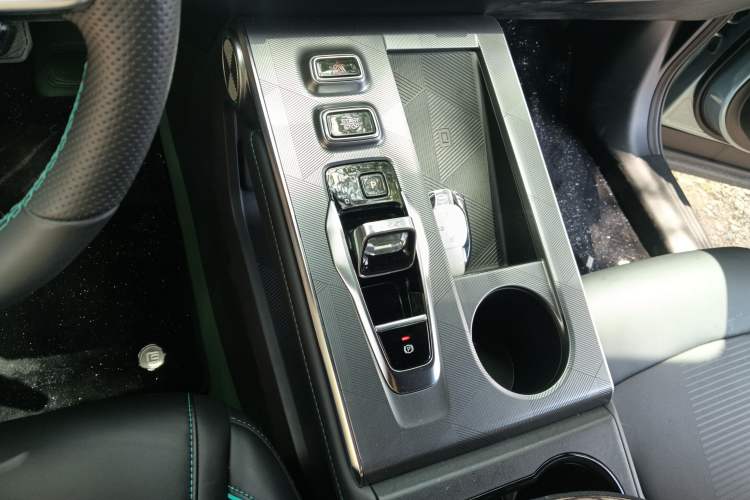 Used GAC Trumpchi EMKOO 2022 2.0 ATK TwinStar Pro Edition Gear Lever