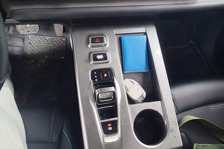 Used GAC Trumpchi EMKOO 2022 1.5T Supernova Edition Gear Lever