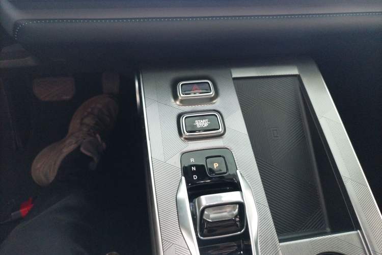 Used GAC Trumpchi EMKOO 2022 1.5T Supernova Pro Edition Gear Lever