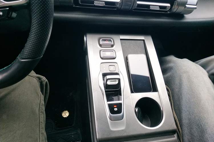 Used GAC Trumpchi EMKOO 2022 1.5T Supernova Max Edition Gear Lever