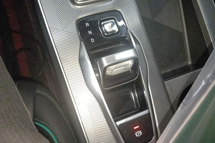 Used GAC Trumpchi EMKOO 2022 1.5T Supernova Pro Edition Gear Lever