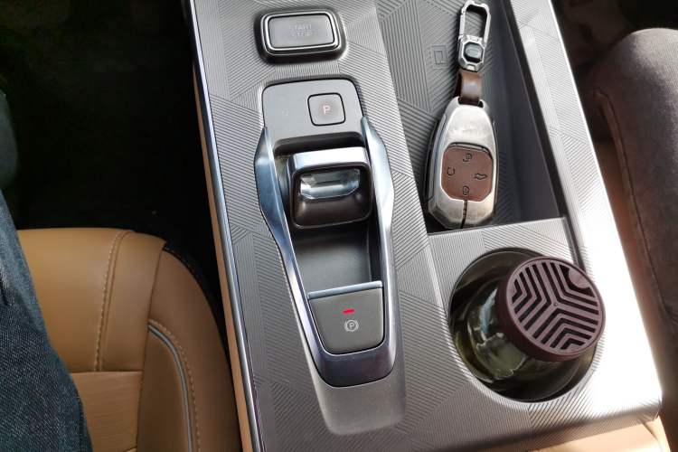 Used GAC Trumpchi EMKOO 2022 2.0 ATK TwinStar Pro Edition Gear Lever