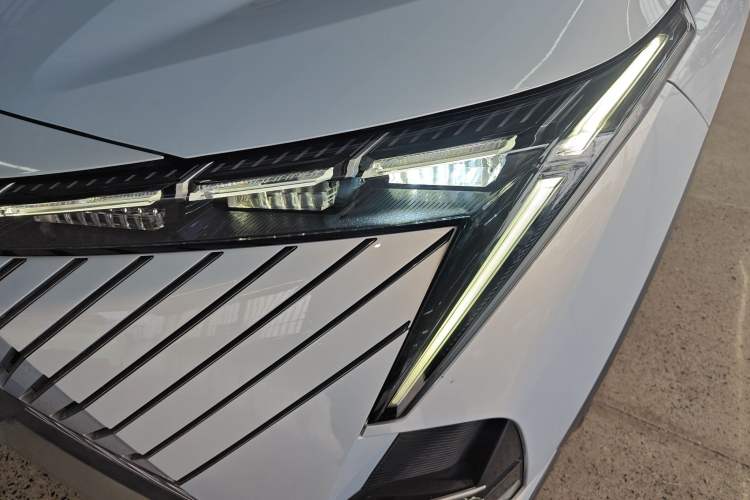 Used GAC Trumpchi EMKOO 2022 2.0T Neutron Star Pro Edition Left Front Headlight