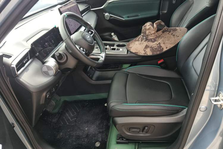 Used GAC Trumpchi EMKOO 2022 2.0 ATK TwinStar Pro Edition Left Front Seat