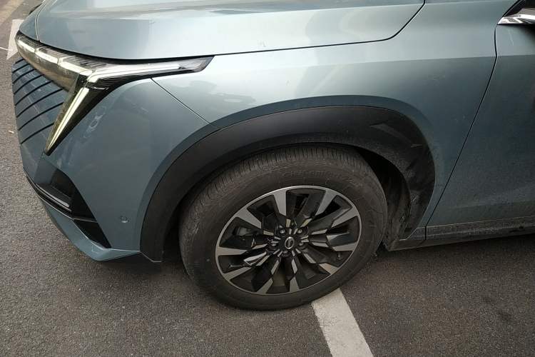 Used GAC Trumpchi EMKOO 2022 1.5T Supernova Max Edition Left Front Wheel Hub