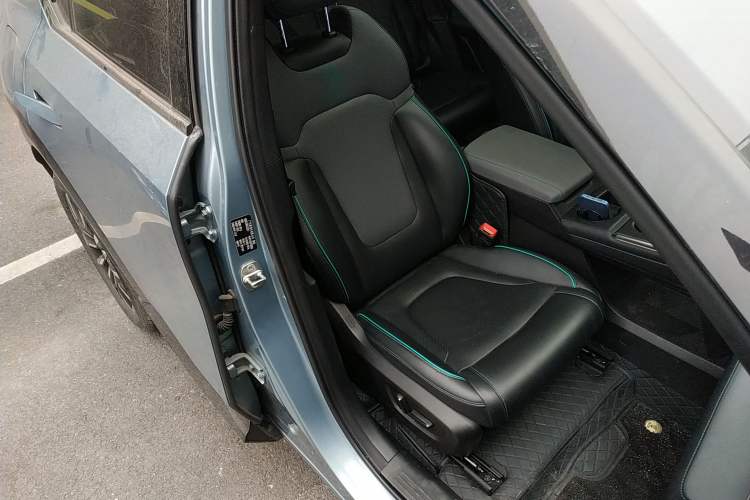 Used GAC Trumpchi EMKOO 2022 1.5T Supernova Max Edition Right Front Seat