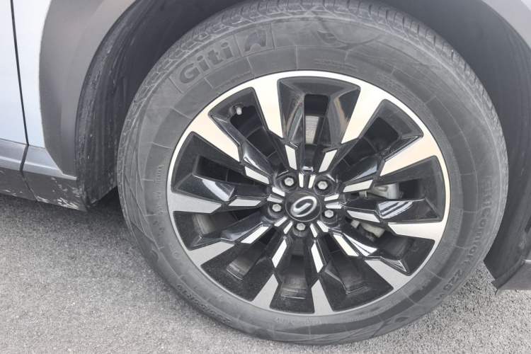 Used GAC Trumpchi EMKOO 2022 1.5T Supernova Max Edition Right Front Wheel Hub