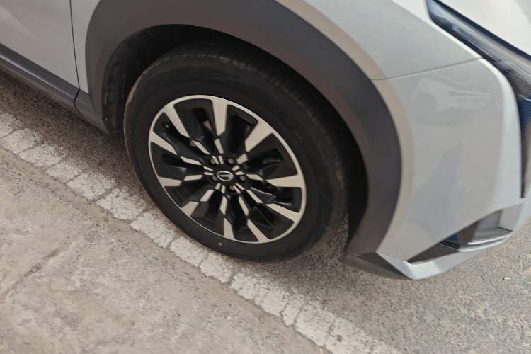 Used GAC Trumpchi EMKOO 2022 1.5T Supernova Pro Edition Right Front Wheel Hub