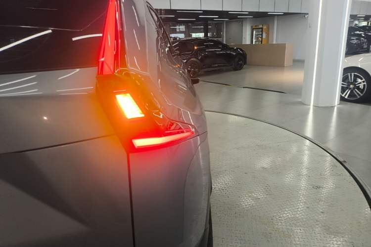 Used GAC Trumpchi EMKOO 2022 1.5T Supernova Pro Edition Right Rear Taillight