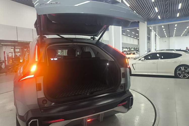 Used GAC Trumpchi EMKOO 2022 1.5T Supernova Pro Edition Trunk