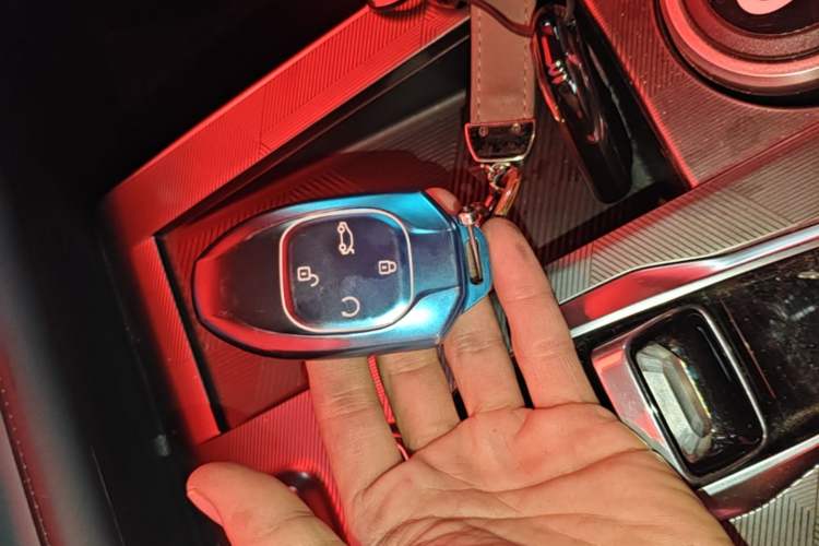 Used GAC Trumpchi EMKOO 2022 2.0 ATK TwinStar Pro Edition Vehicle Key