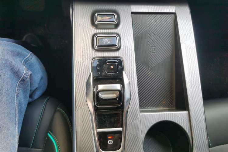 Used GAC Trumpchi EMKOO 2022 1.5T Supernova Pro Edition Gear Lever