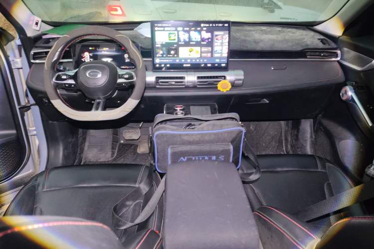 Used GAC Trumpchi EMKOO 2022 1.5T Supernova Max Edition Center Console