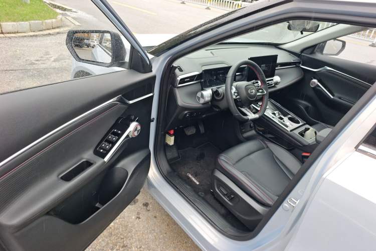 Used GAC Trumpchi EMKOO 2022 2.0 ATK Gemini Edition Driver Seat