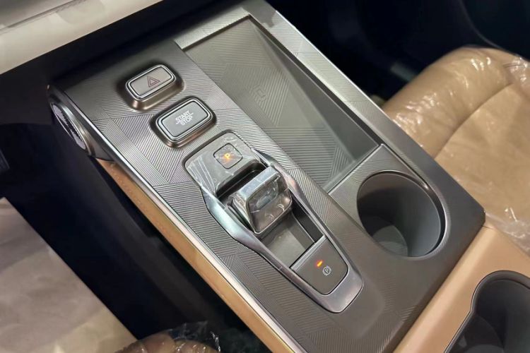 Used GAC Trumpchi EMKOO 2022 1.5T Supernova Pro Edition Gear Lever