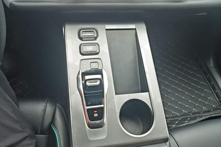 Used GAC Trumpchi EMKOO 2022 2.0 ATK TwinStar Pro Edition Gear Lever