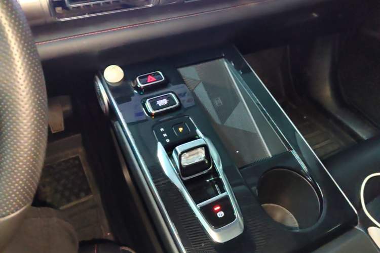 Used GAC Trumpchi EMKOO 2022 1.5T Supernova Pro Edition Gear Lever