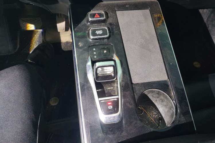 Used GAC Trumpchi EMKOO 2022 1.5T Supernova Max Edition Gear Lever