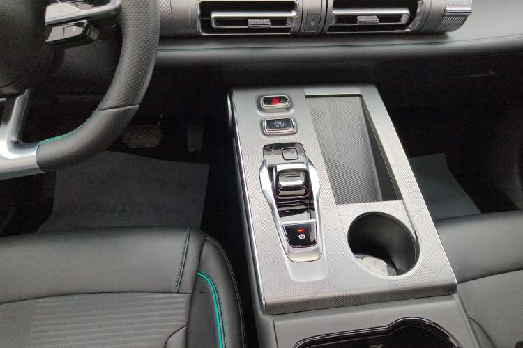 Used GAC Trumpchi EMKOO 2022 1.5T Supernova Pro Edition Gear Lever