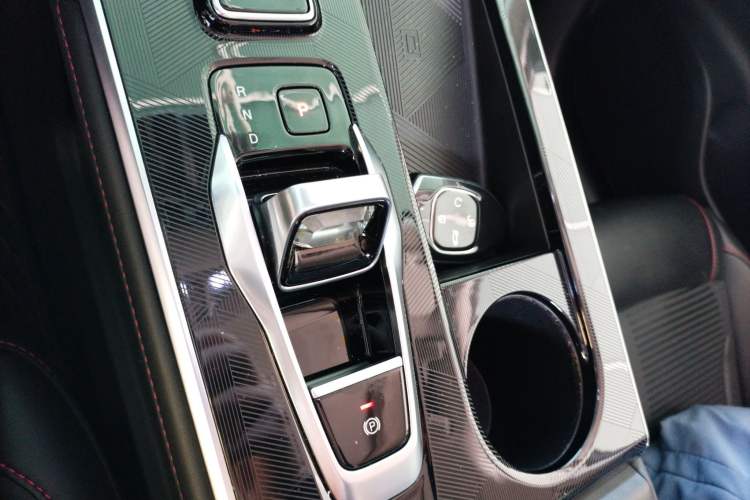 Used GAC Trumpchi EMKOO 2022 1.5T Supernova Pro Edition Gear Lever
