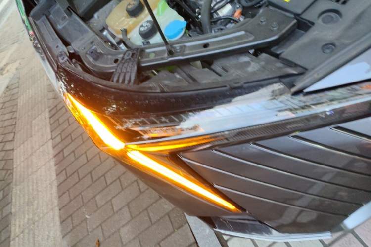 Used GAC Trumpchi EMKOO 2022 1.5T Supernova Pro Edition Right Front Headlight