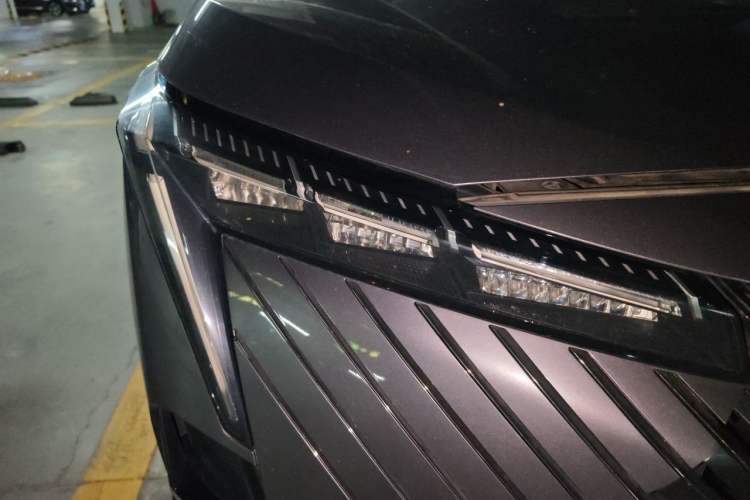 Used GAC Trumpchi EMKOO 2022 2.0 ATK TwinStar Max Edition Right Front Headlight