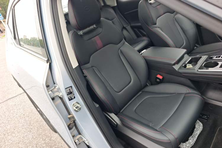 Used GAC Trumpchi EMKOO 2022 2.0 ATK Gemini Edition Right Front Seat