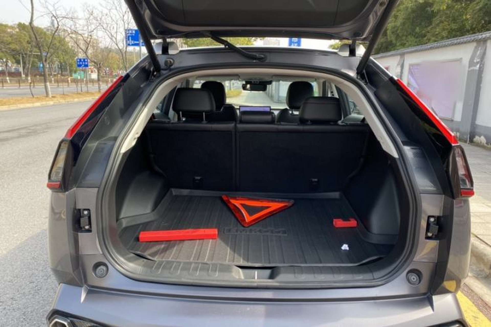 Used GAC Trumpchi EMKOO 2022 2.0T Neutron Star Max Edition Trunk