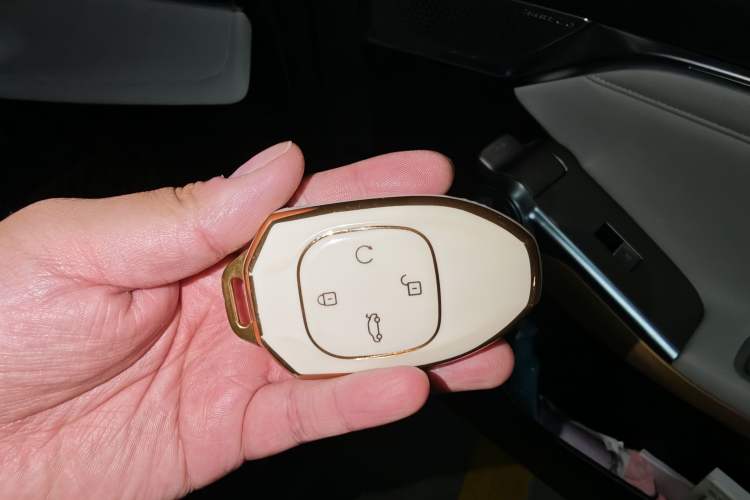 Used GAC Trumpchi EMKOO 2022 2.0 ATK TwinStar Max Edition Vehicle Key