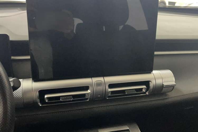 Used GAC Trumpchi EMKOO 2022 2.0 ATK TwinStar Pro Edition Audio And AC Panel