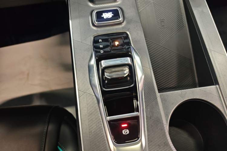 Used GAC Trumpchi EMKOO 2022 1.5T Supernova Pro Edition Gear Lever