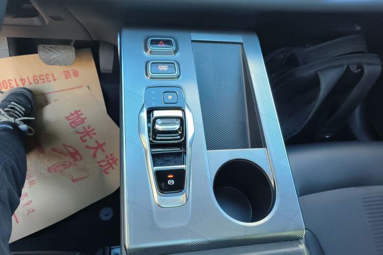 Used GAC Trumpchi EMKOO 2022 1.5T Supernova Pro Edition Gear Lever