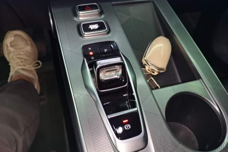 Used GAC Trumpchi EMKOO 2022 2.0 ATK TwinStar Pro Edition Gear Lever