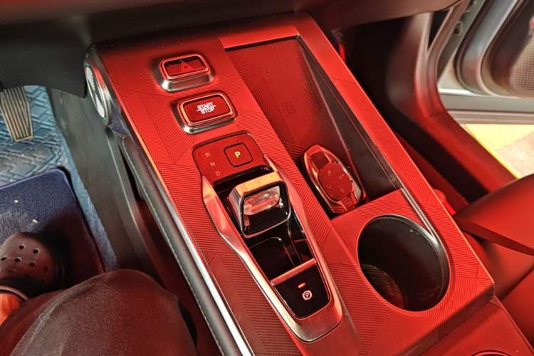 Used GAC Trumpchi EMKOO 2022 2.0 ATK TwinStar Pro Edition Gear Lever