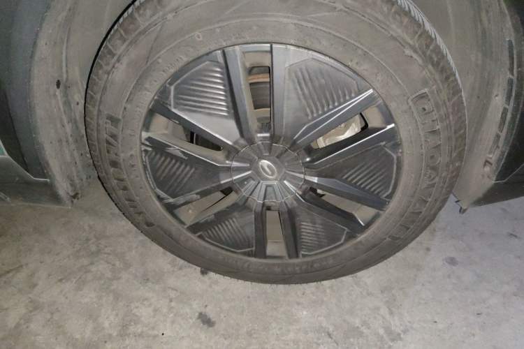 Used GAC Trumpchi EMKOO 2022 1.5T Supernova Edition Right Front Wheel Hub