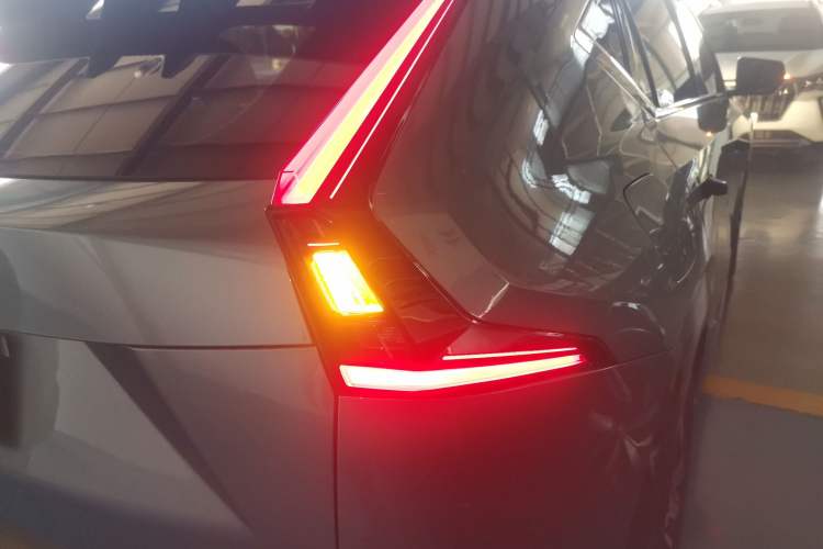 Used GAC Trumpchi EMKOO 2022 1.5T Supernova Pro Edition Right Rear Taillight