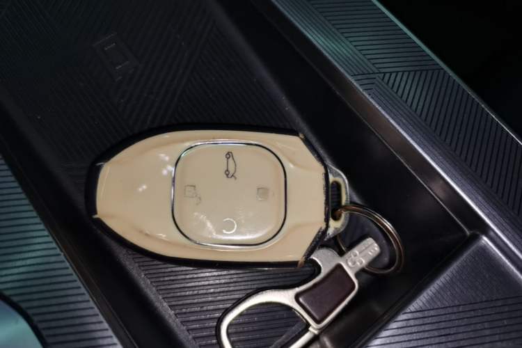 Used GAC Trumpchi EMKOO 2022 2.0 ATK TwinStar Pro Edition Vehicle Key