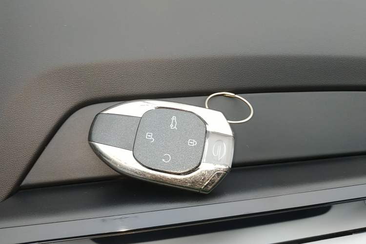 Used GAC Trumpchi EMKOO 2022 2.0 ATK TwinStar Pro Edition Vehicle Key
