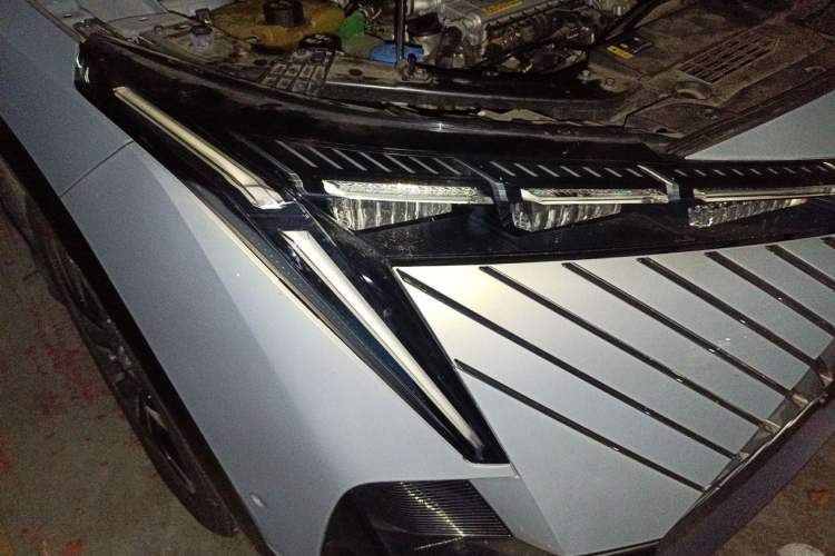 Used GAC Trumpchi EMKOO 2022 1.5T Supernova Max Edition Right Front Headlight