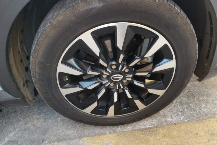 Used GAC Trumpchi EMKOO 2022 1.5T Supernova Pro Edition Right Front Wheel Hub
