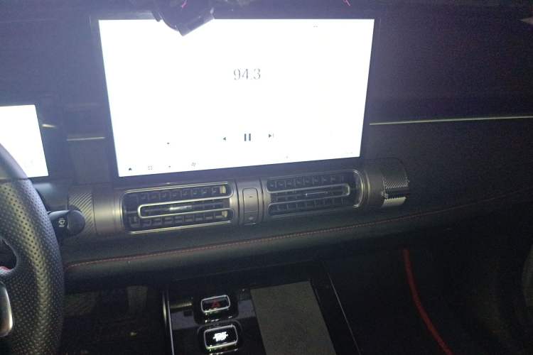 Used GAC Trumpchi EMKOO 2022 1.5T Supernova Max Edition Audio And AC Panel