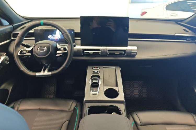 Used GAC Trumpchi EMKOO 2022 1.5T Supernova Pro Edition Center Console