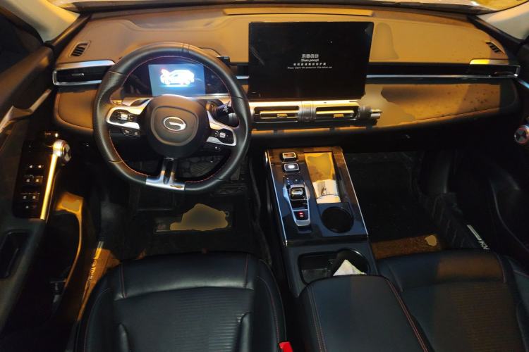 Used GAC Trumpchi EMKOO 2022 1.5T Supernova Pro Edition Center Console