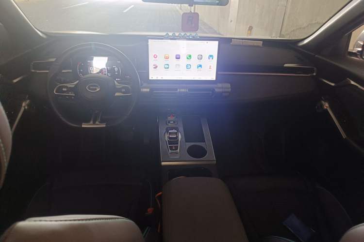 Used GAC Trumpchi EMKOO 2022 1.5T Supernova Pro Edition Center Console