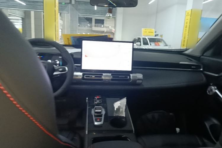 Used GAC Trumpchi EMKOO 2022 1.5T Supernova Pro Edition Center Console